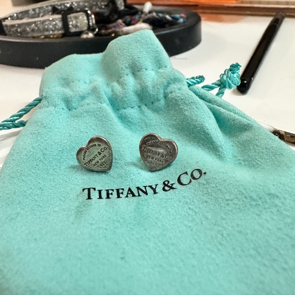 Tiffany Heart Tag Silver earrings - Picture 1 of 3